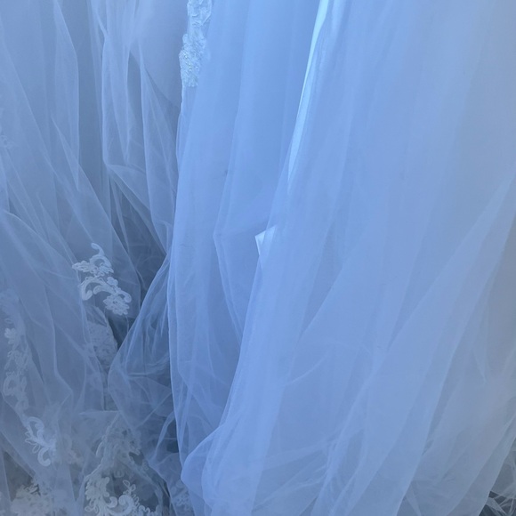 WEDDING DRESS BY DAVID’S - Picture 6 of 9